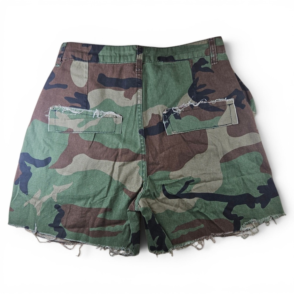 MICAS Camo Distressed Shorts Medium Utility Pouch Tie Belt Raw Hem 5" Inseam New - Picture 8 of 9